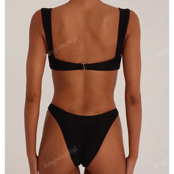 Bikini - Picture 3 of 3